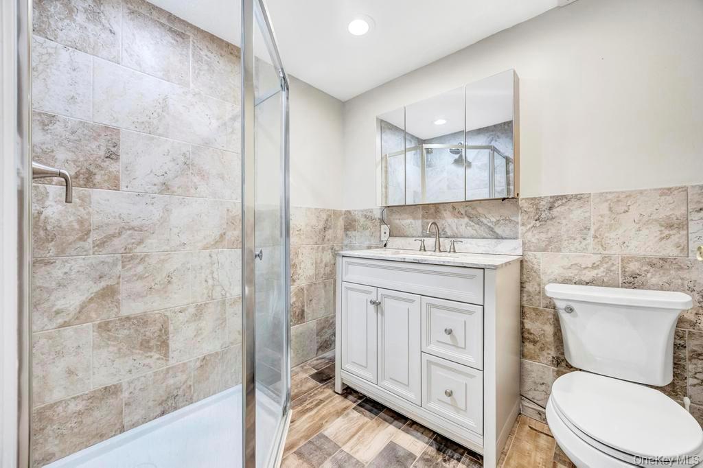 #15 photo, 940 Union Street, Bohemia , NY 11716