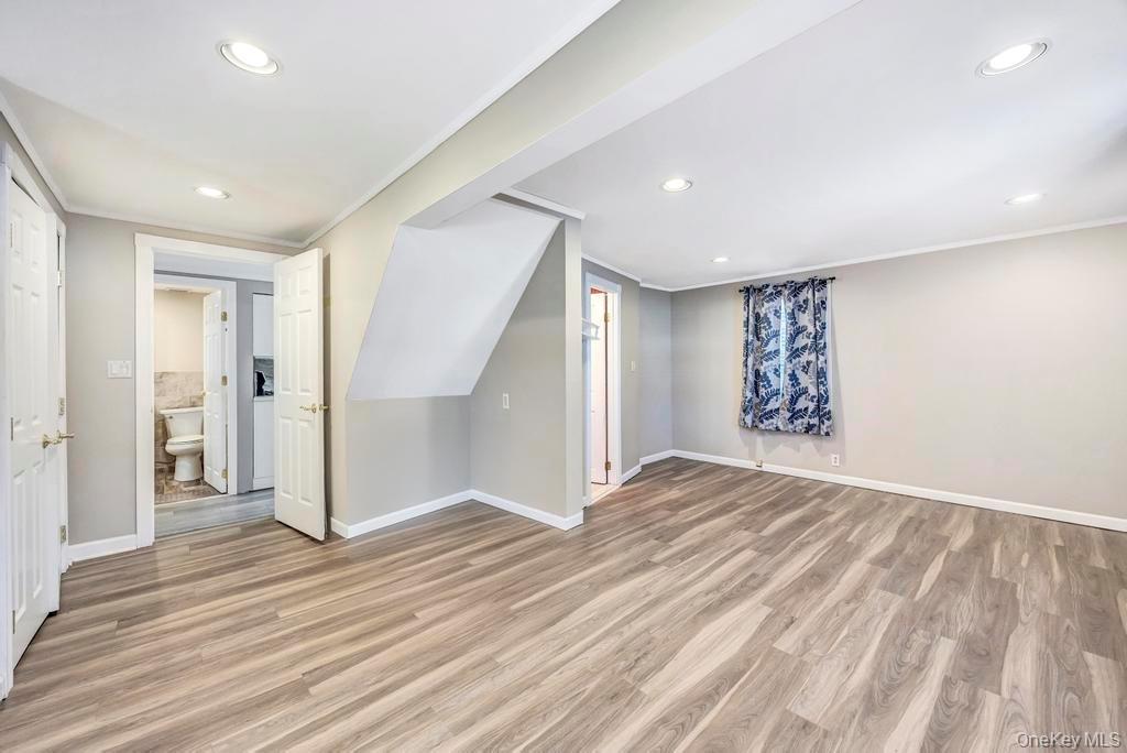 #16 photo, 940 Union Street, Bohemia , NY 11716