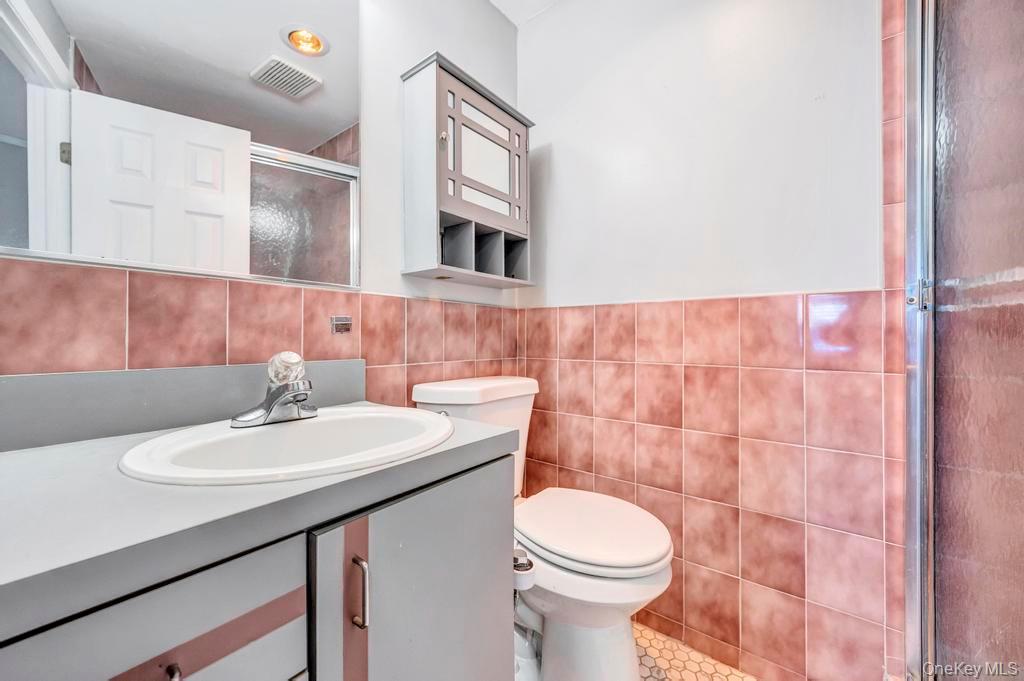 #18 photo, 940 Union Street, Bohemia , NY 11716