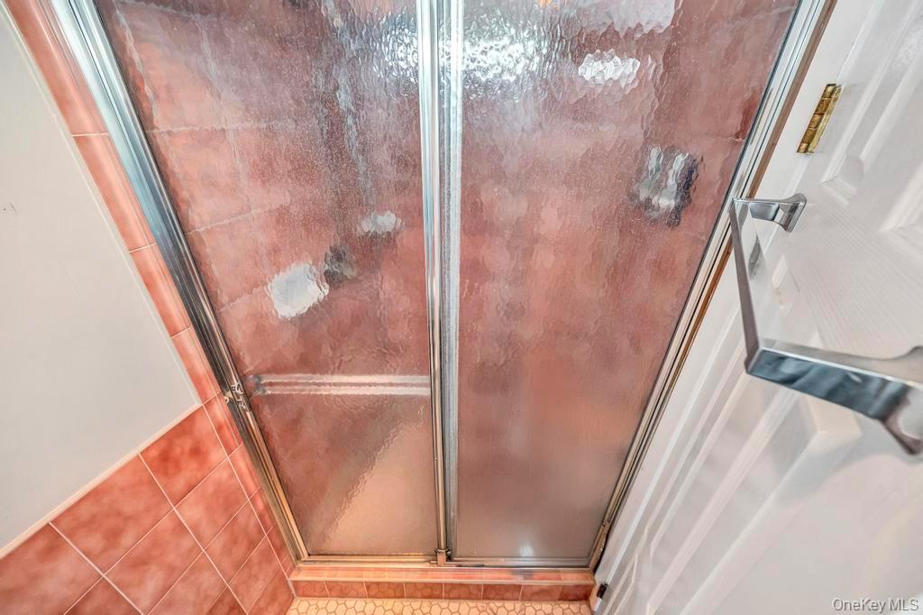 #19 photo, 940 Union Street, Bohemia , NY 11716