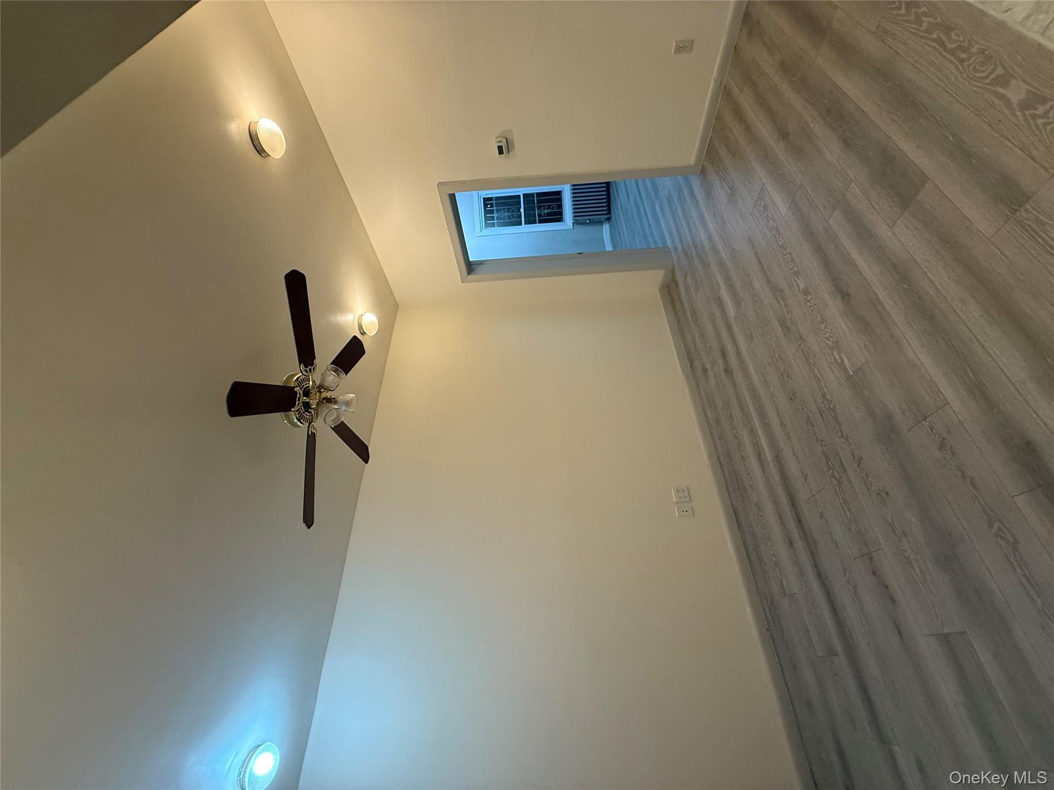 #3 photo, 101-58 120th Street, クイーンズ区 Richmond Hill S. , NY 11419