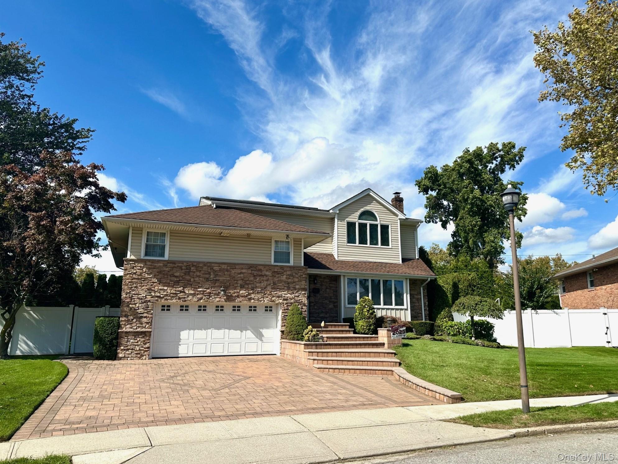 #1 photo, 921 Wellington Road, Westbury , NY 11590