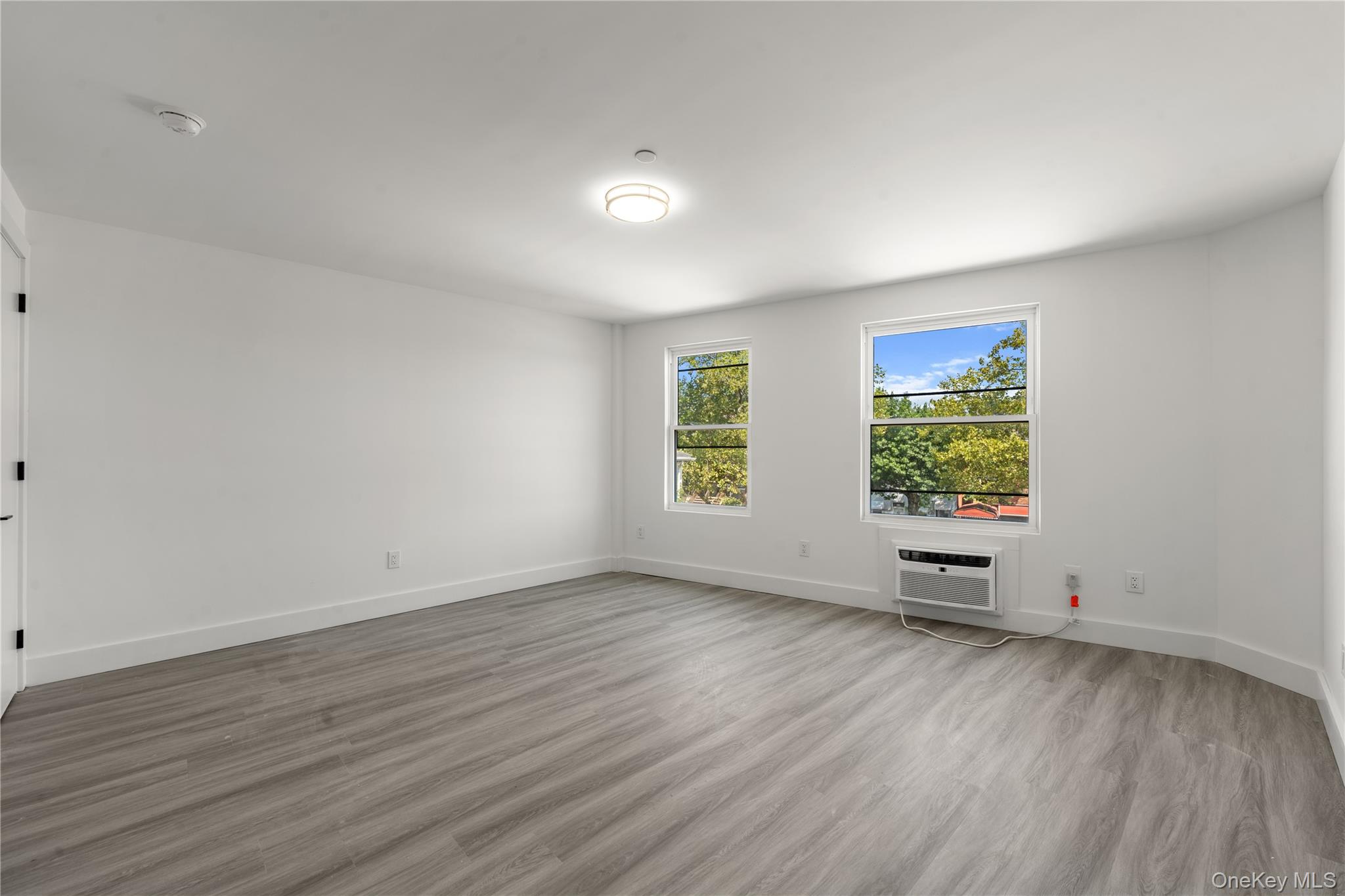 #4 photo, 3528 Tiemann Avenue, Bronx , NY 10469