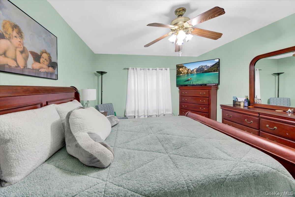 #20 photo, 3226 Ampere Avenue, Bronx , NY 10465