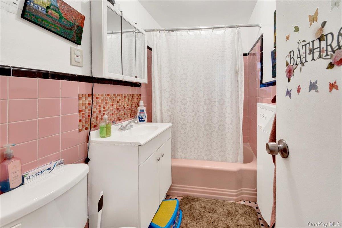 #9 photo, 3226 Ampere Avenue, Bronx , NY 10465