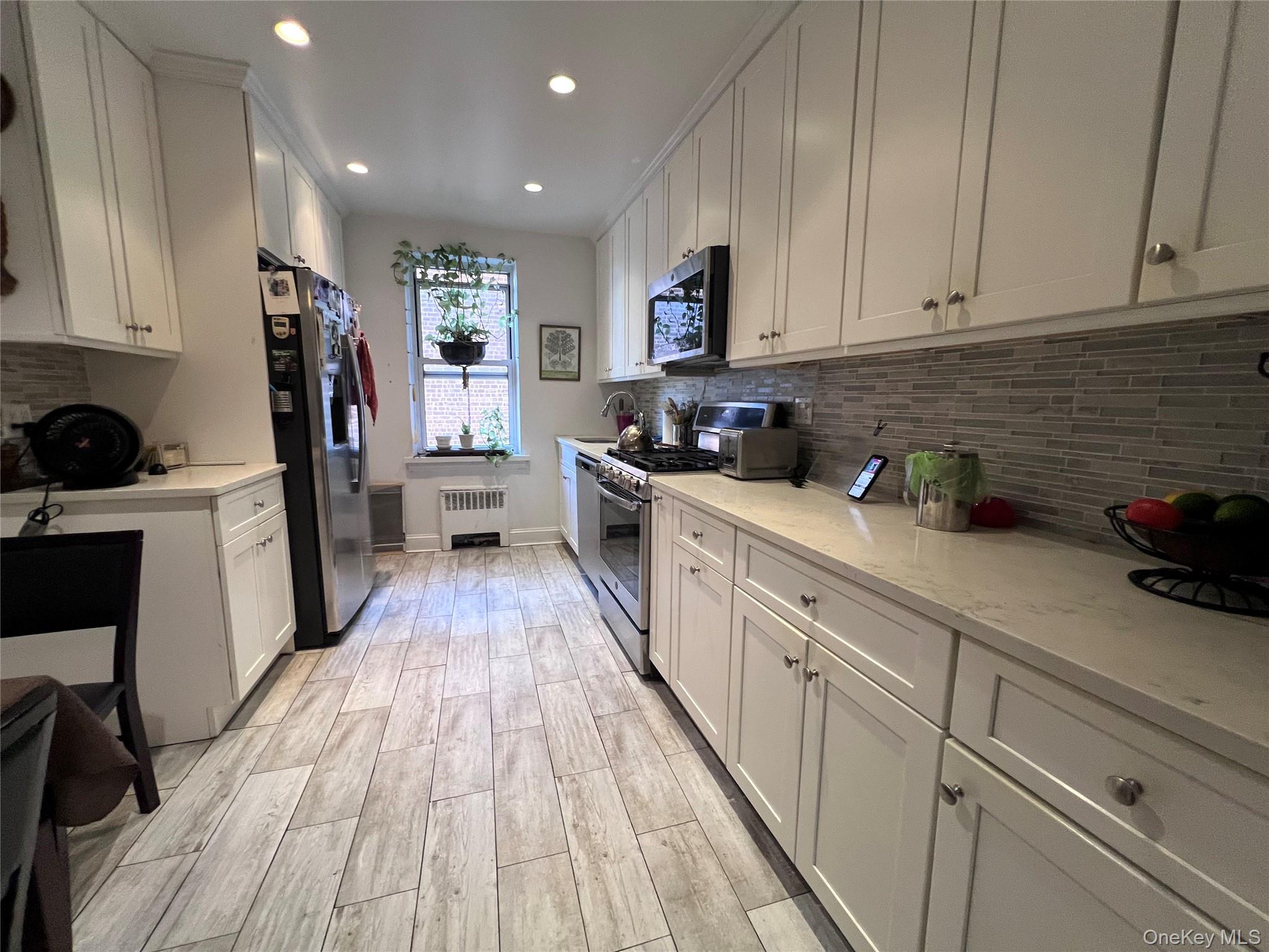 #4 photo, 2080 Barnes Avenue, Bronx , NY 10462