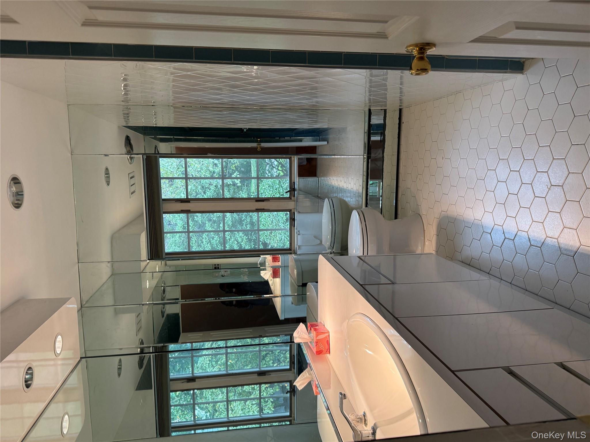 #11 photo, 30 Dogwood Road, Albertson , NY 11507