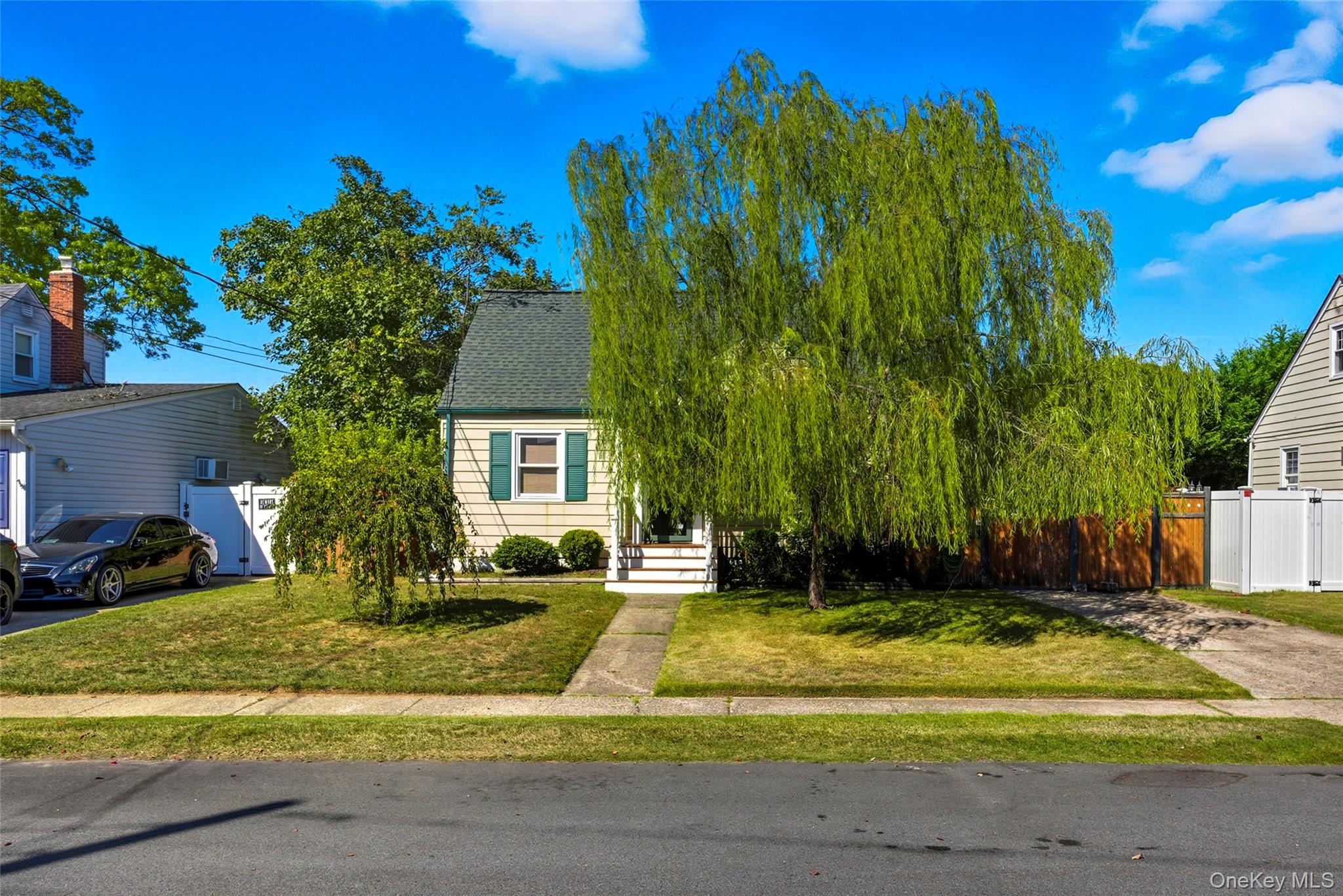 #1 photo, 307 Ferndale Court, सफ़ोक काउंटी Copiague , NY 11726