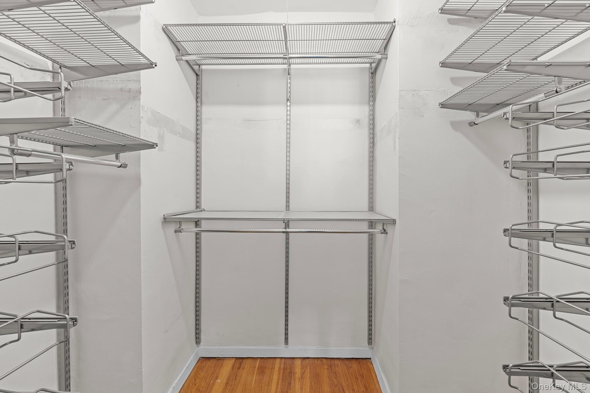 #16 photo, 241-20 Northern Boulevard, クイーンズ区 Douglaston , NY 11362