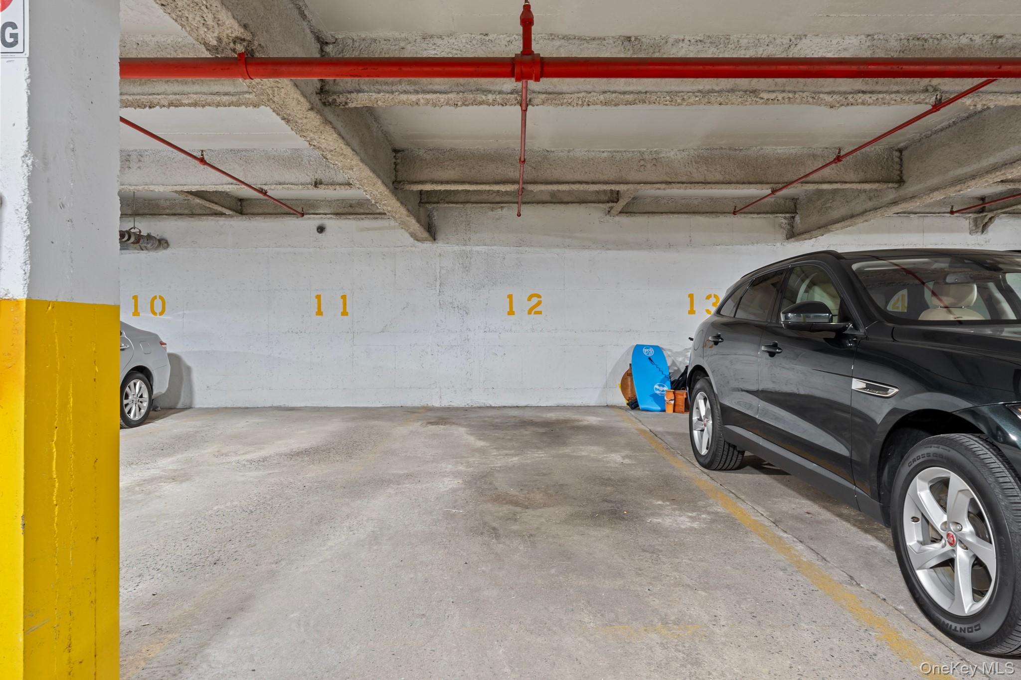 #20 photo, 241-20 Northern Boulevard, クイーンズ区 Douglaston , NY 11362