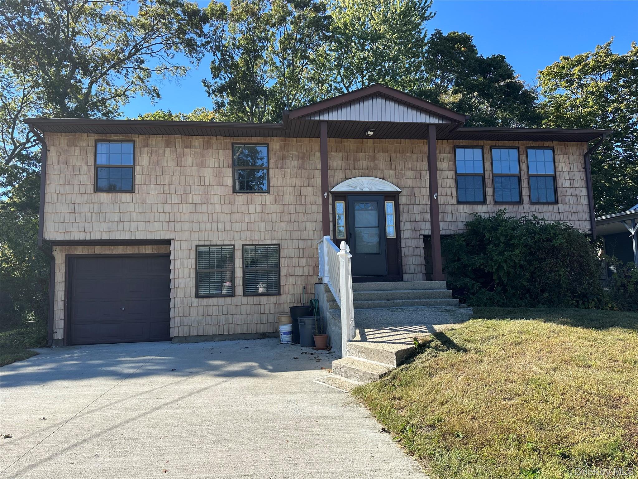 #1 photo, 676 Bohemia Parkway, Sayville , NY 11782