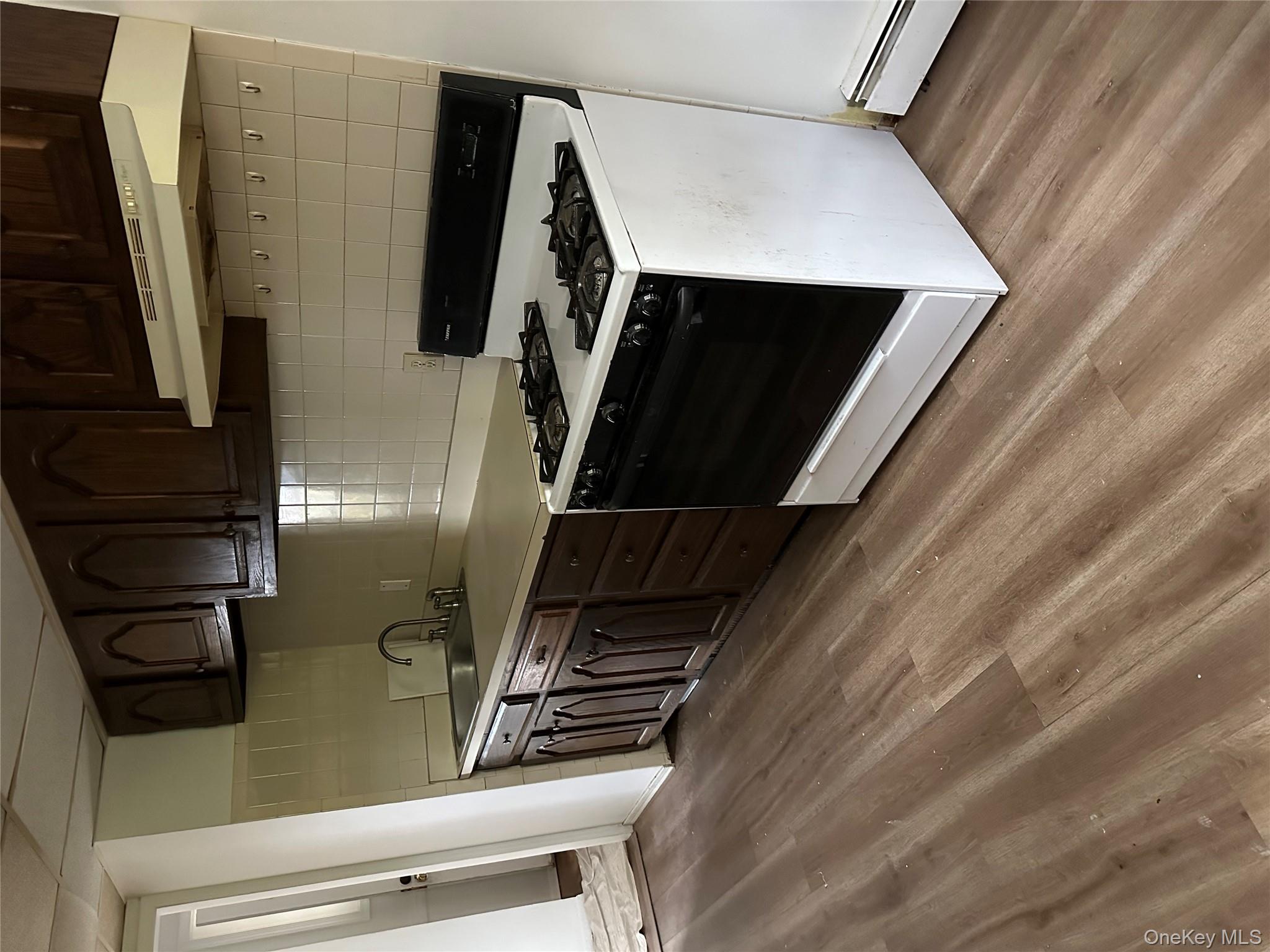 #20 photo, 676 Bohemia Parkway, Sayville , NY 11782