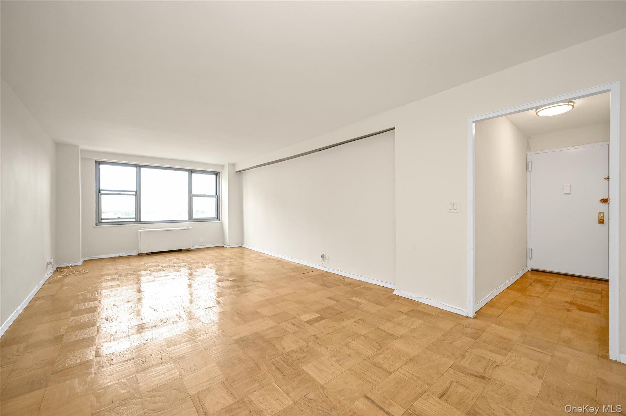 #13 photo, 70-25 yellowstone Boulevard, クイーンズ区 Forest Hills , NY 11375