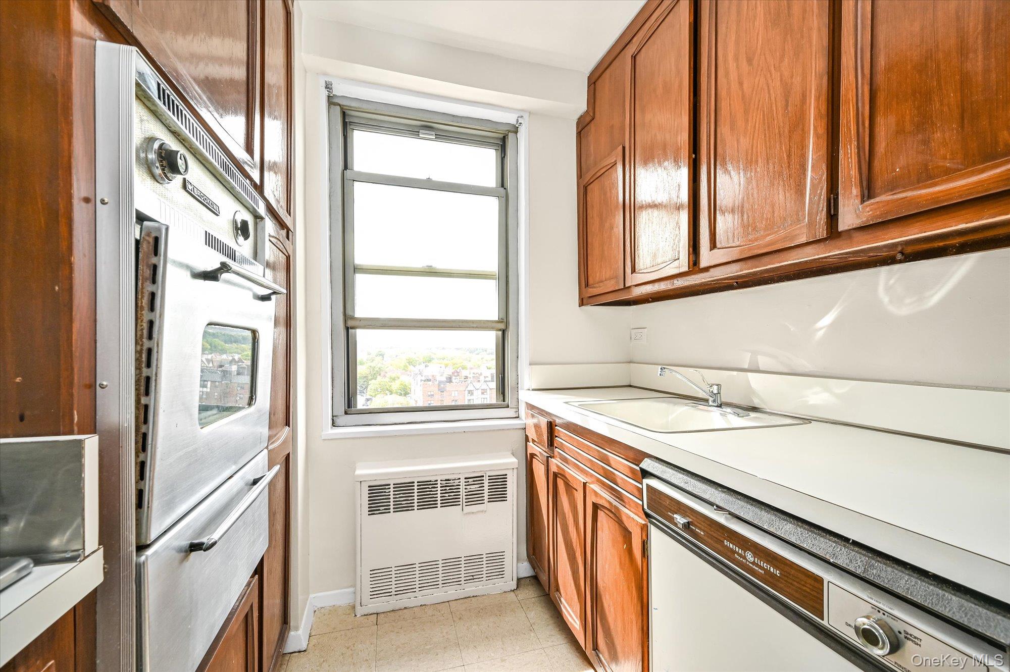 #17 photo, 70-25 yellowstone Boulevard, クイーンズ区 Forest Hills , NY 11375