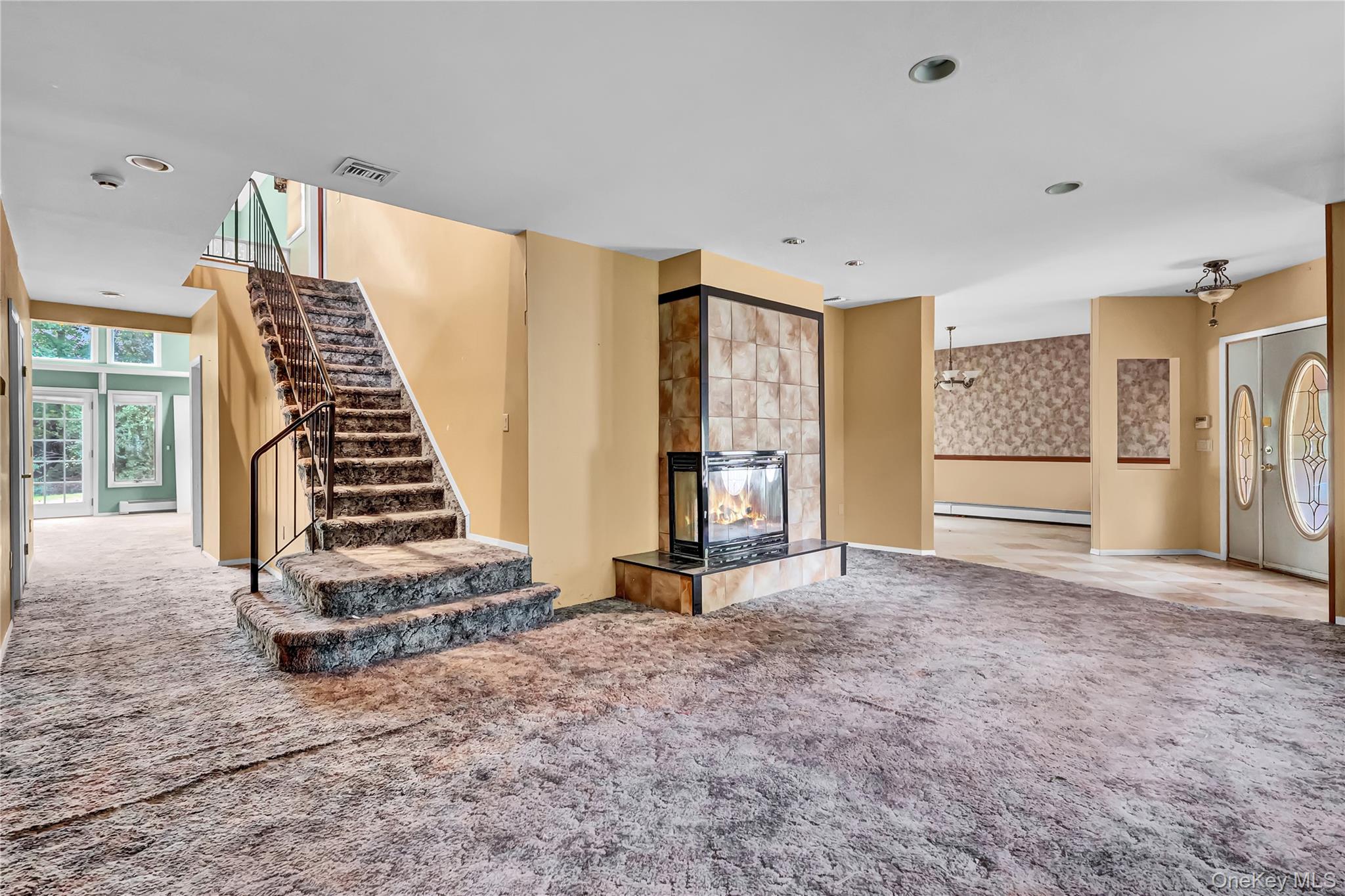 #4 photo, 1 Oakleaf Court, Huntington , NY 11743