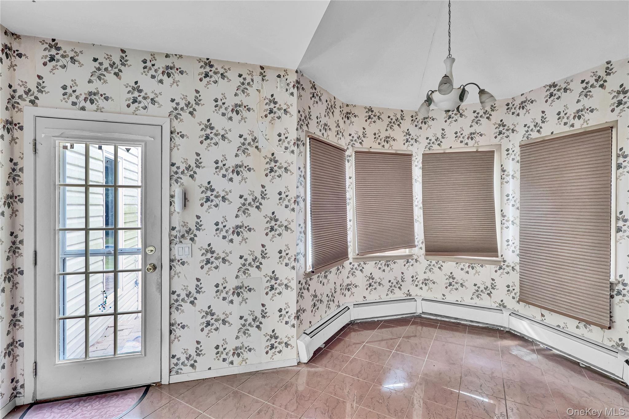 #6 photo, 1 Oakleaf Court, Huntington , NY 11743