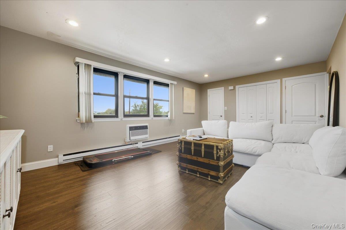 #7 photo, 693 Wantagh Avenue, ナッソー郡 Wantagh , NY 11793