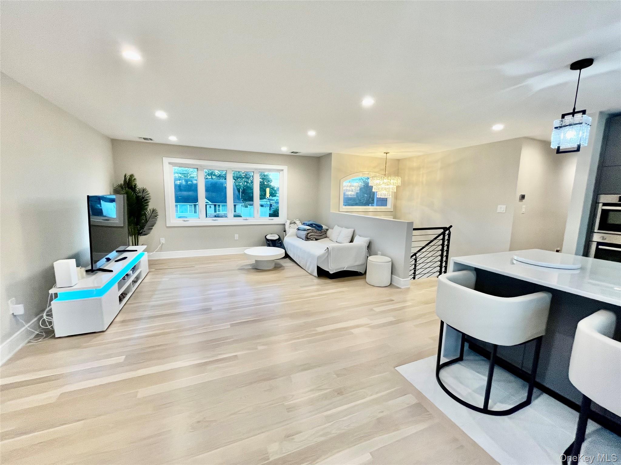 #13 photo, 322 Kansas Street, Lindenhurst , NY 11757