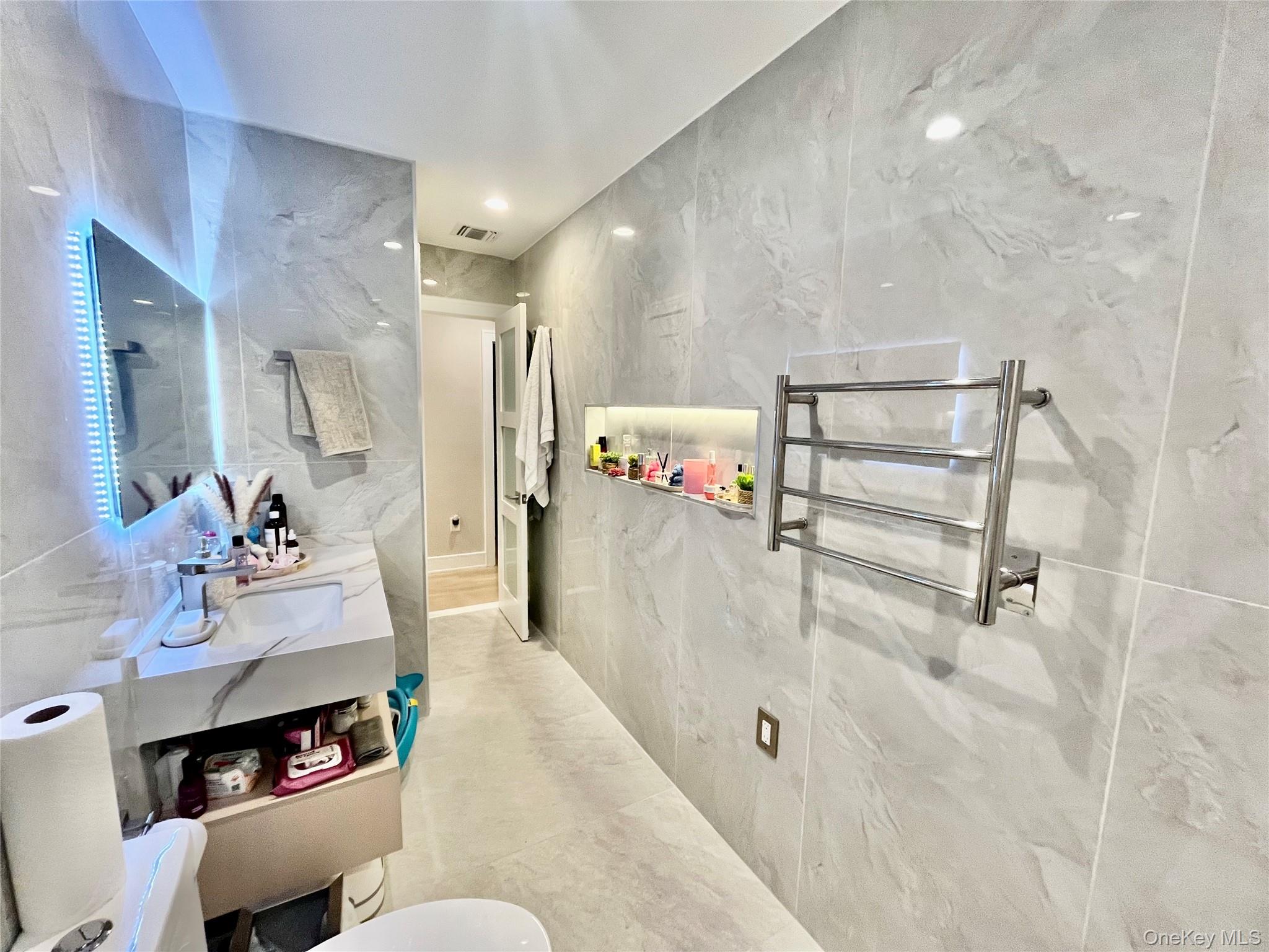 #17 photo, 322 Kansas Street, Lindenhurst , NY 11757