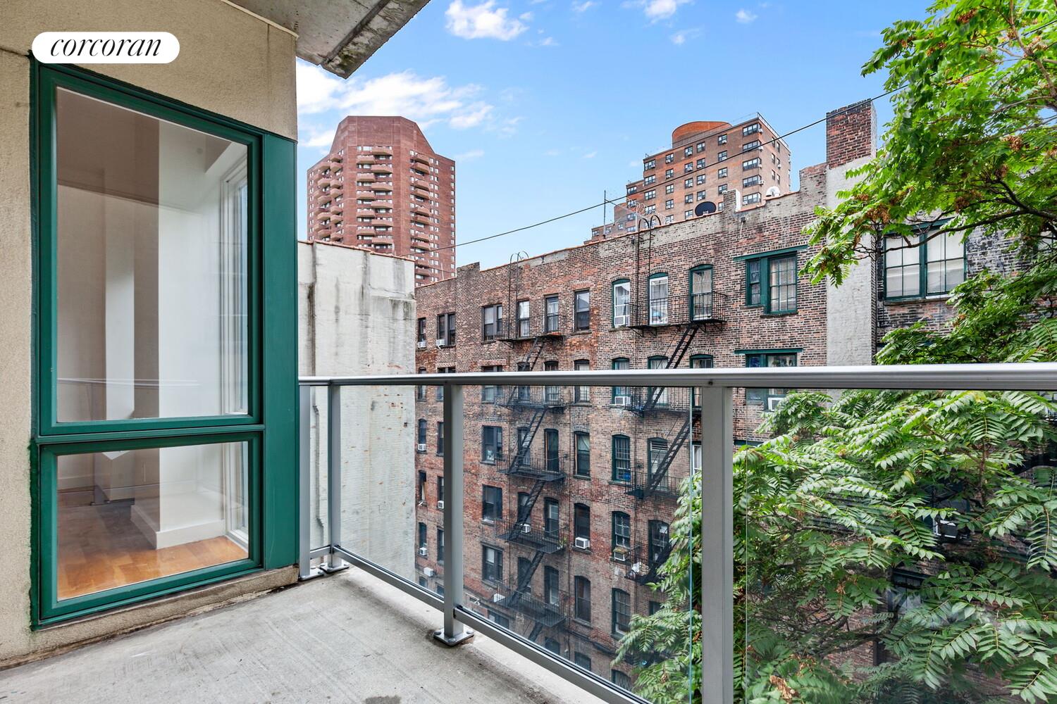 #10 photo, 330 E 109TH Street, マンハッタン East Harlem , NY 10029