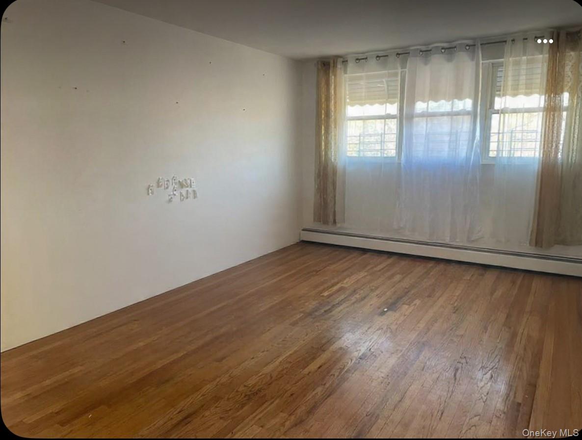 #8 photo, 854 Throgs Neck Expwy, Bronx , NY 10465