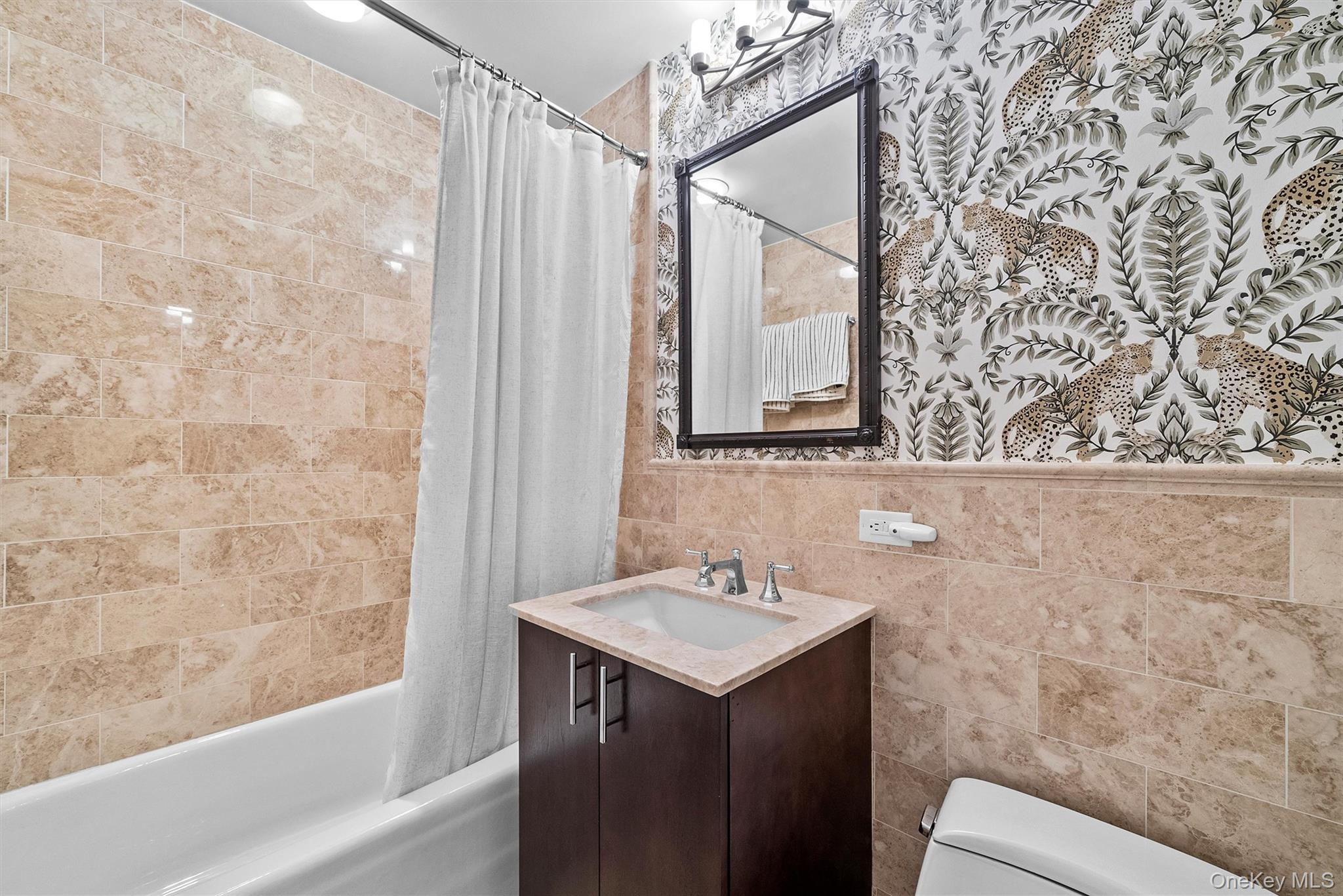 #14 photo, 5 Renaissance Square, White Plains , NY 10601