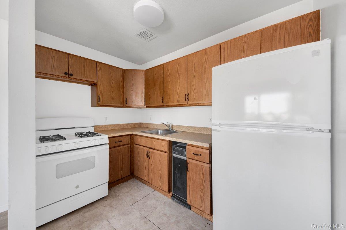 #19 photo, 203 White Plains Road, Bronx , NY 10473