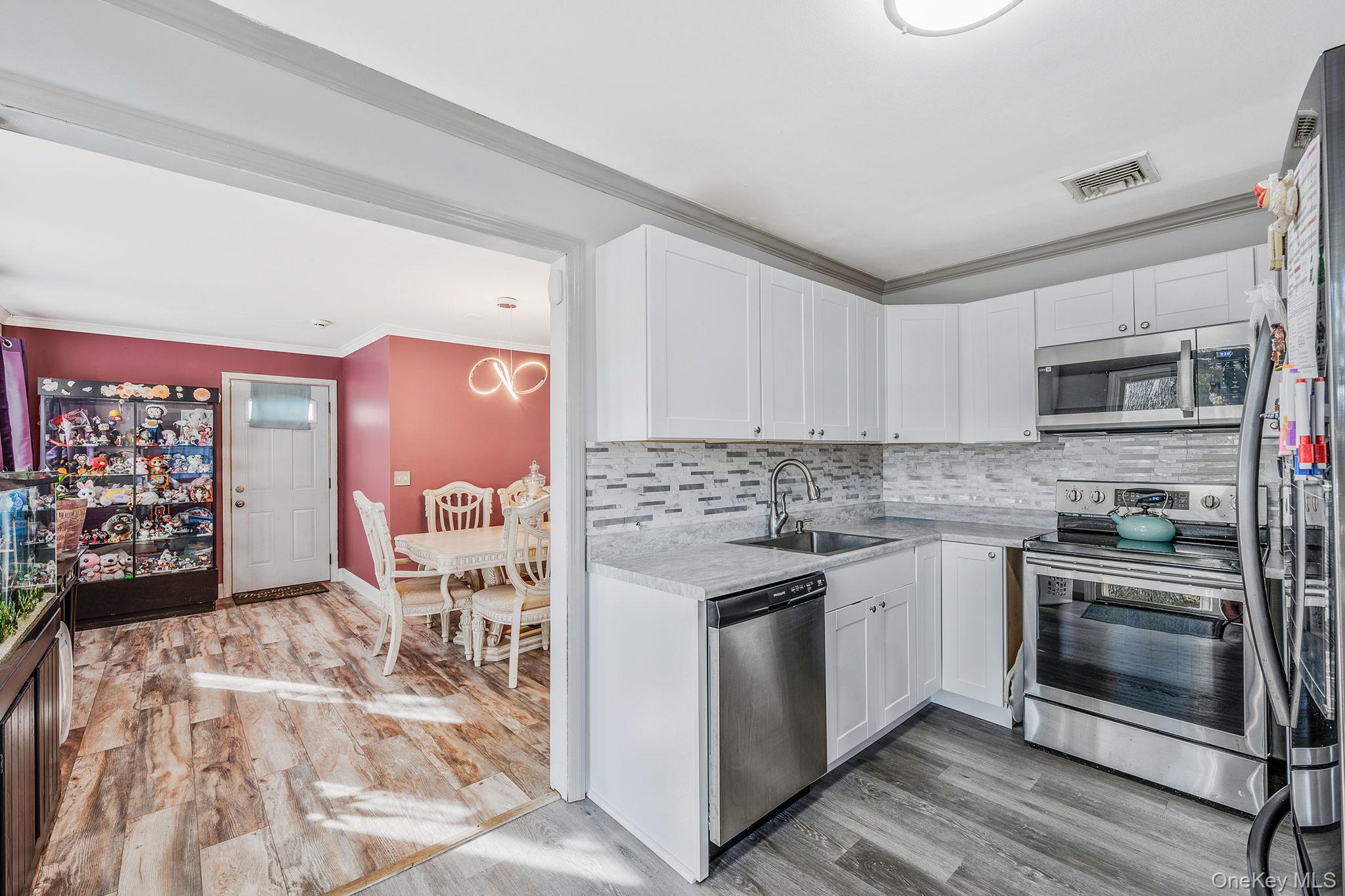 #11 photo, 32 Pine Tree Drive, Shirley , NY 11967