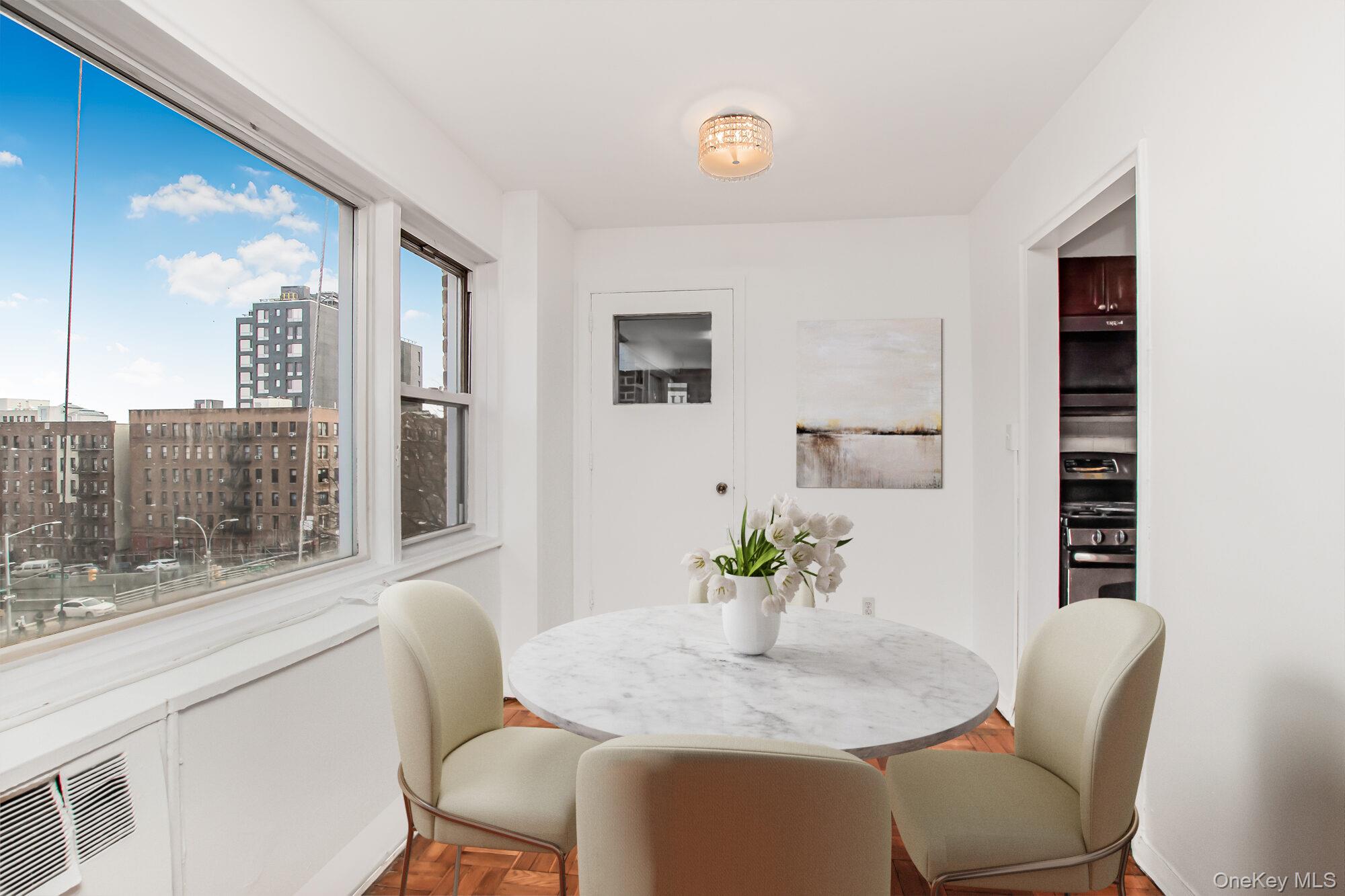 #8 photo, 3131 Grand Concourse, ブロンクス区 Bronx , NY 10468