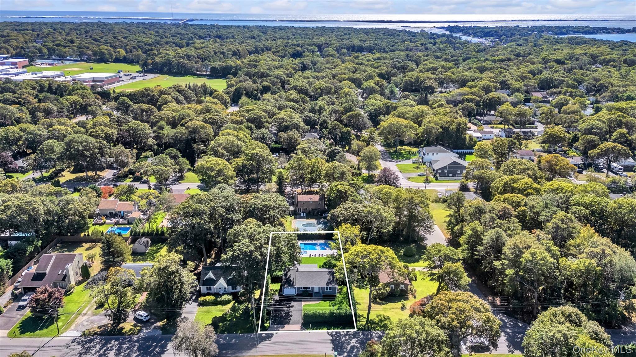 #3 photo, 35 Suffolk Road, サフォーク郡 Hampton Bays , NY 11946