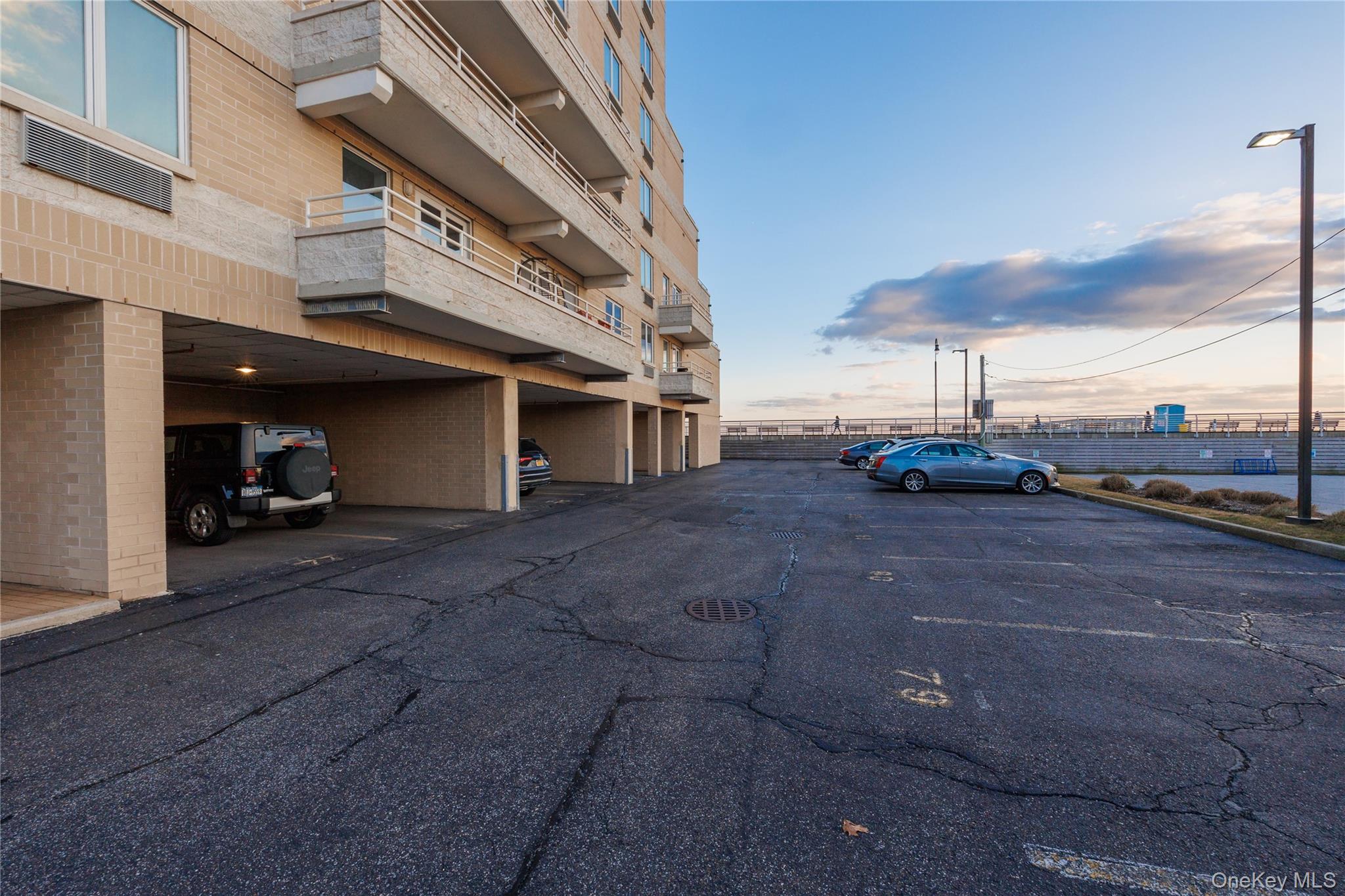 #16 photo, 450 W Broadway, ナッソー郡 Long Beach , NY 11561