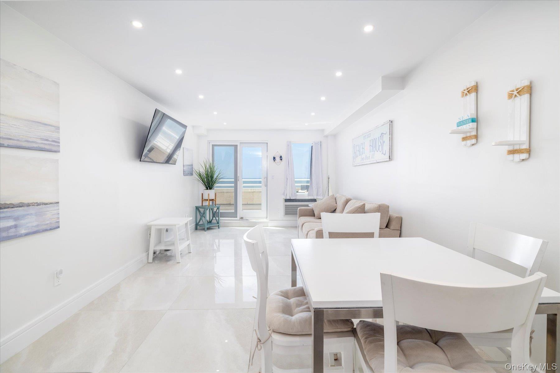 #4 photo, 450 W Broadway, ナッソー郡 Long Beach , NY 11561