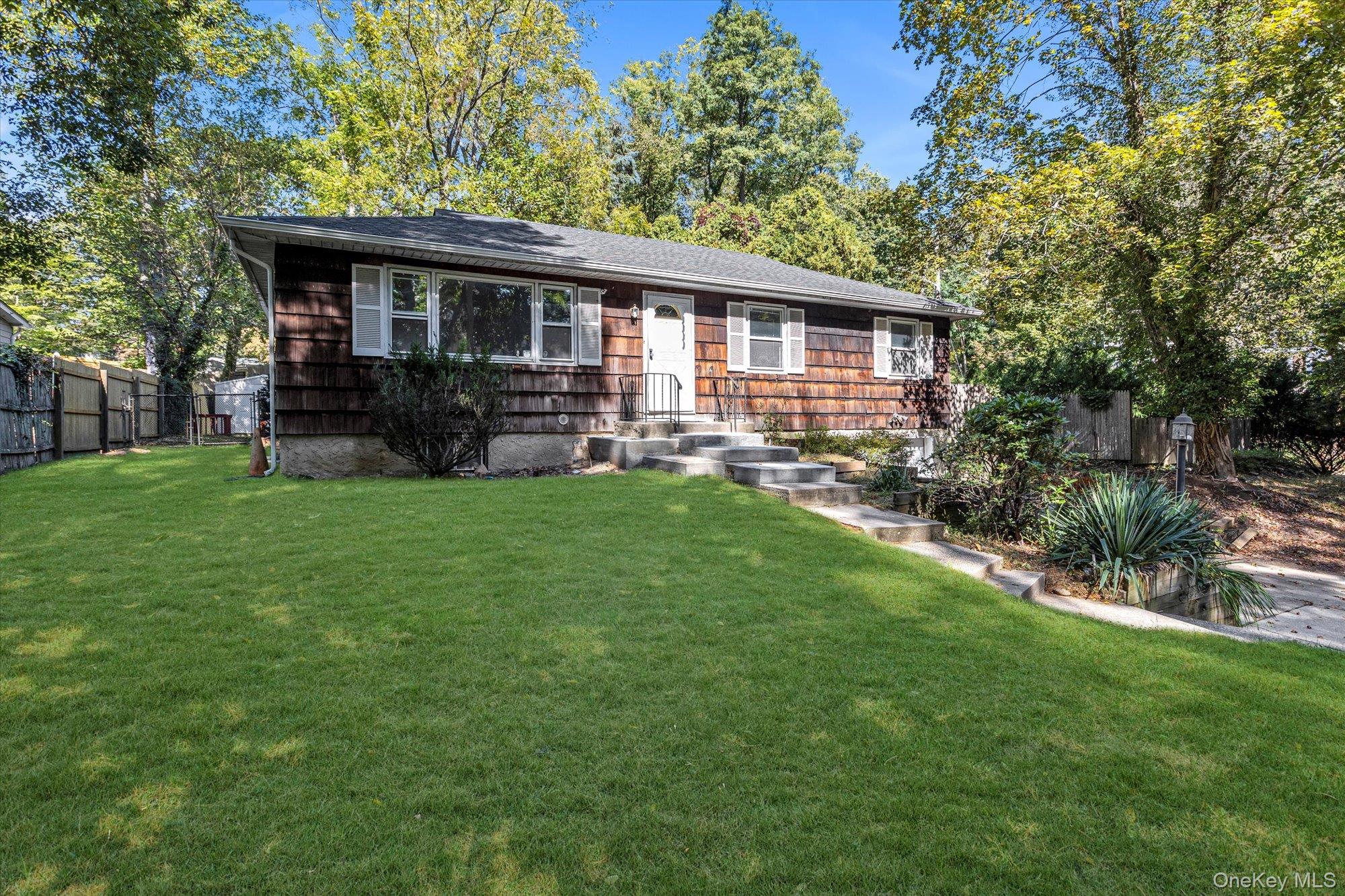 #1 photo, 613 Landing Road, サフォーク郡 Kings Park , NY 11754