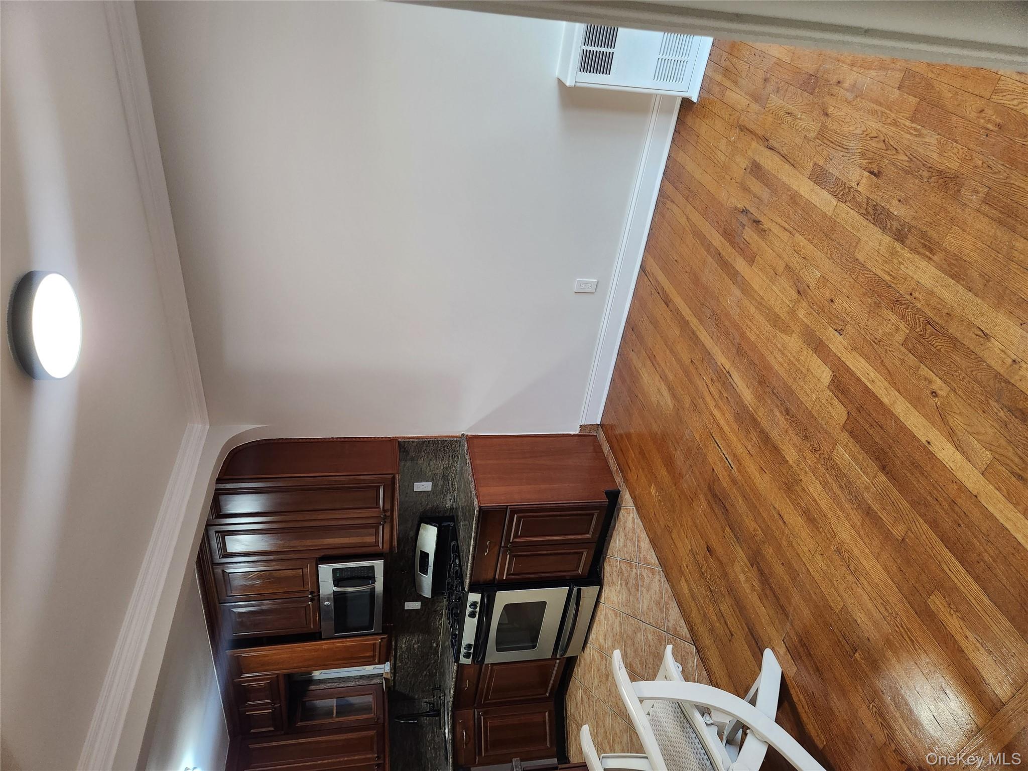 #4 photo, 7133 Caldwell Avenue, クイーンズ区 Maspeth , NY 11378