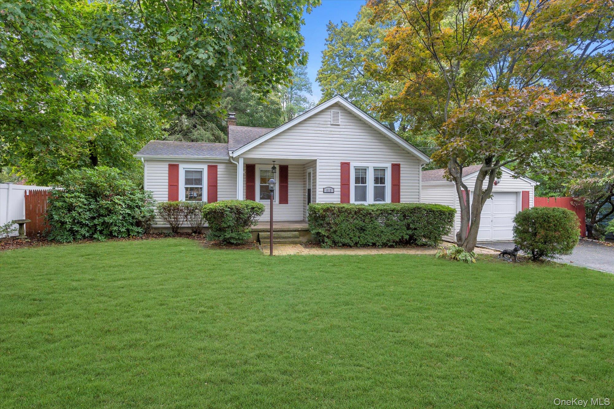 #1 photo, 813 Park Avenue, سوفولك Huntington , NY 11743