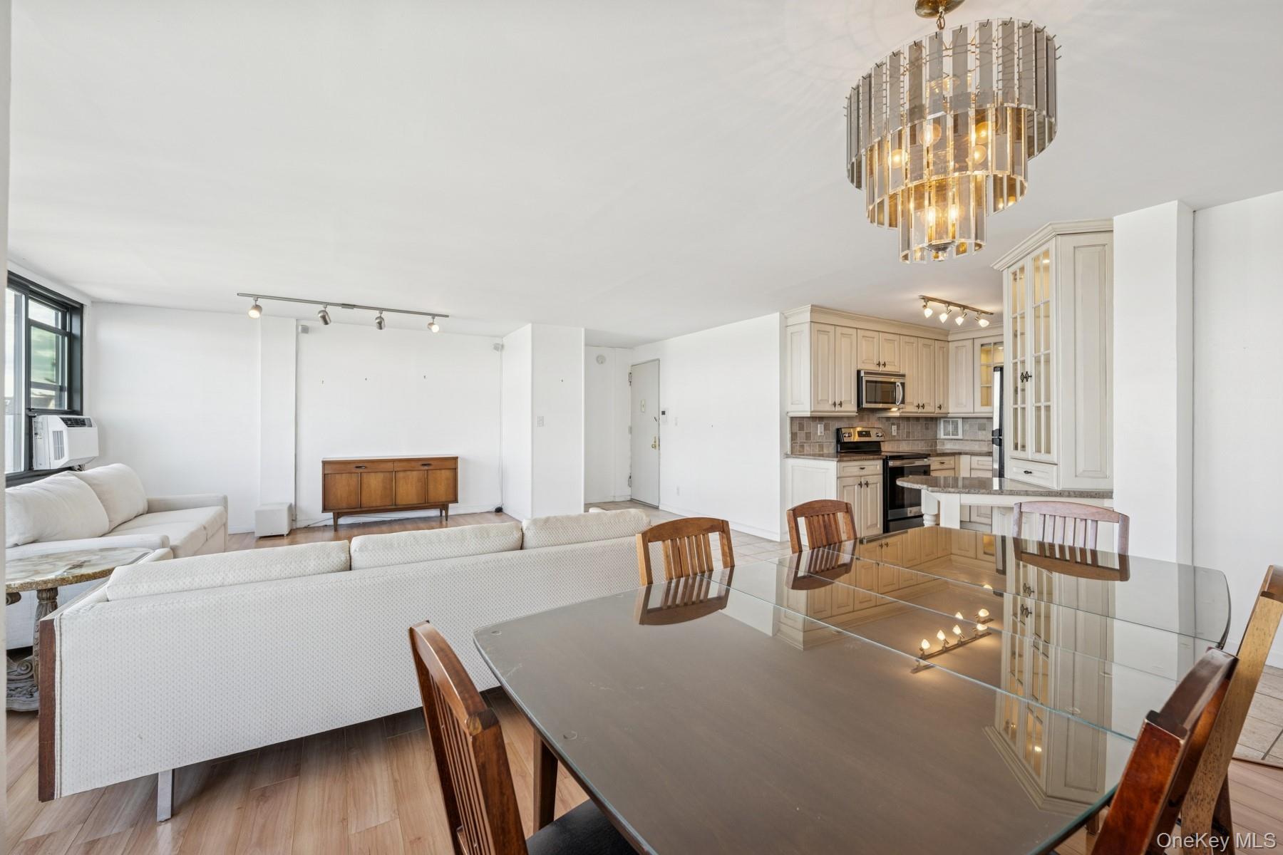 #10 photo, 166-41 Powells Cove Boulevard, Beechhurst , NY 11357