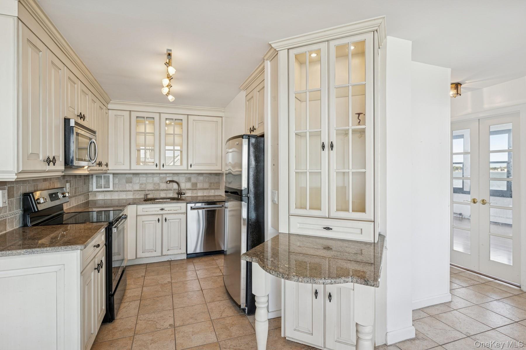 #12 photo, 166-41 Powells Cove Boulevard, Beechhurst , NY 11357