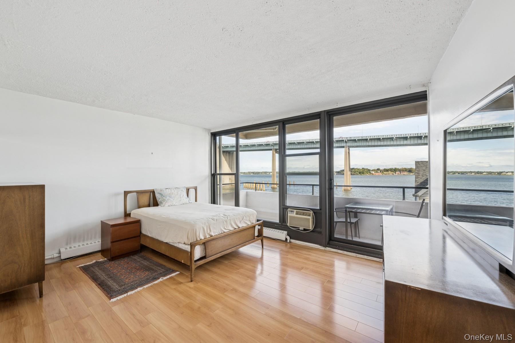 #20 photo, 166-41 Powells Cove Boulevard, Beechhurst , NY 11357