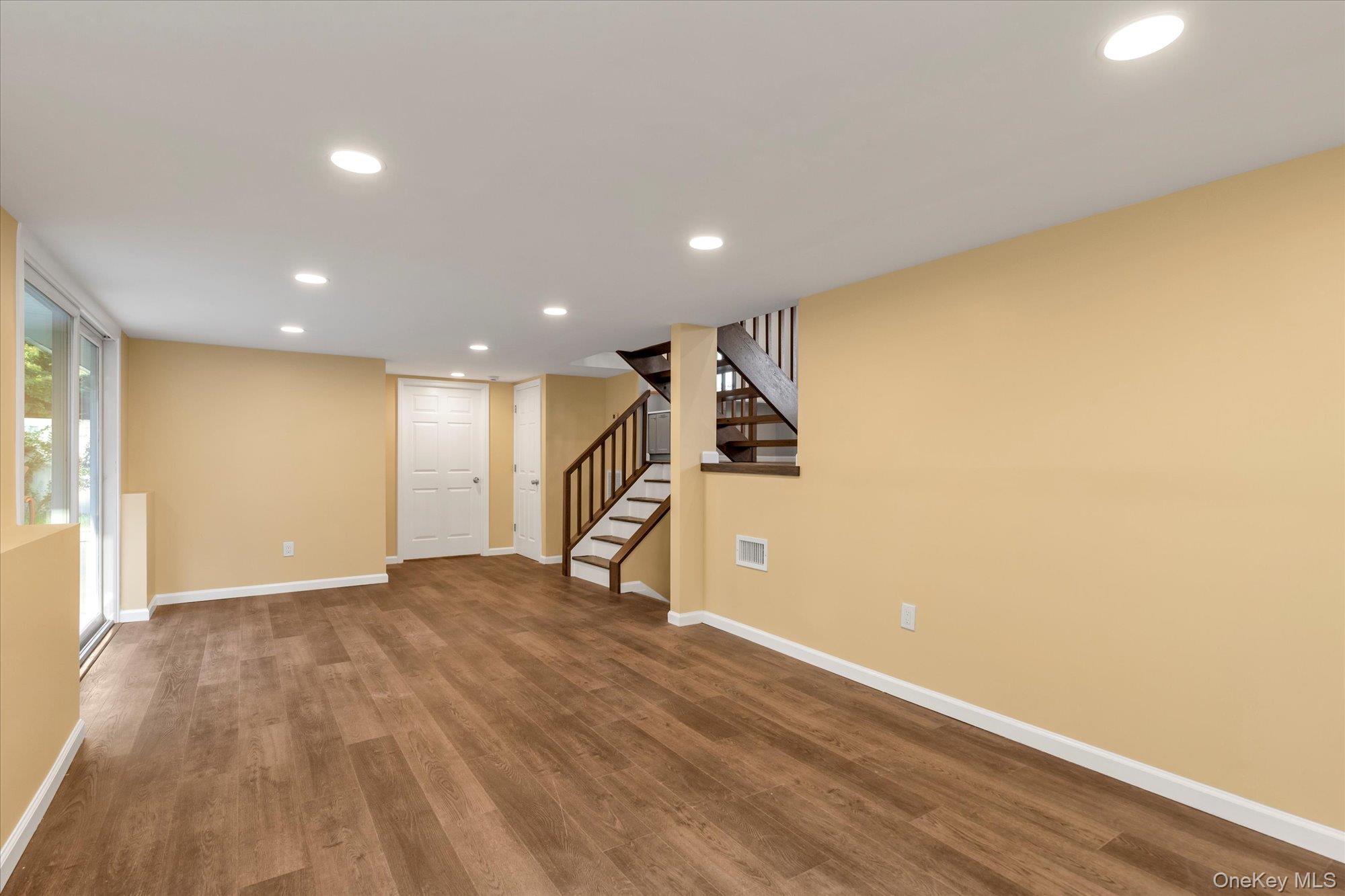 #19 photo, 12 Wren Court, Northport , NY 11768