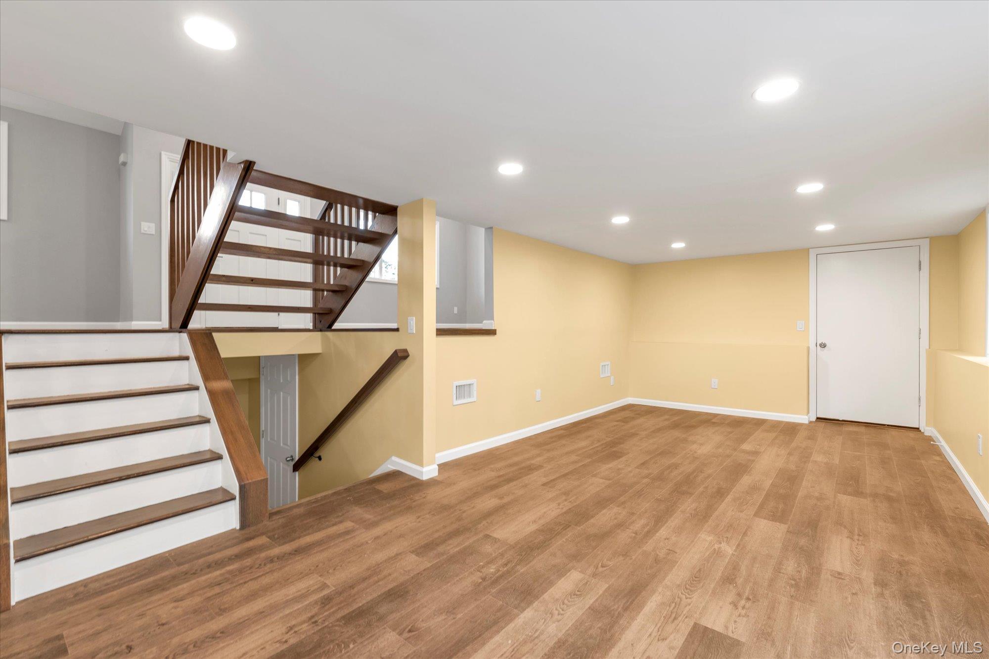 #20 photo, 12 Wren Court, Northport , NY 11768