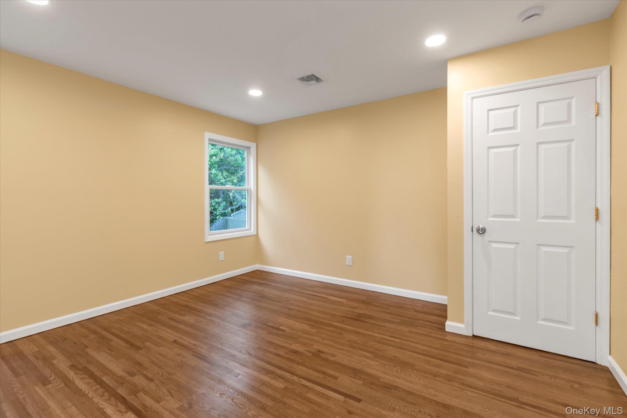 #9 photo, 12 Wren Court, Northport , NY 11768