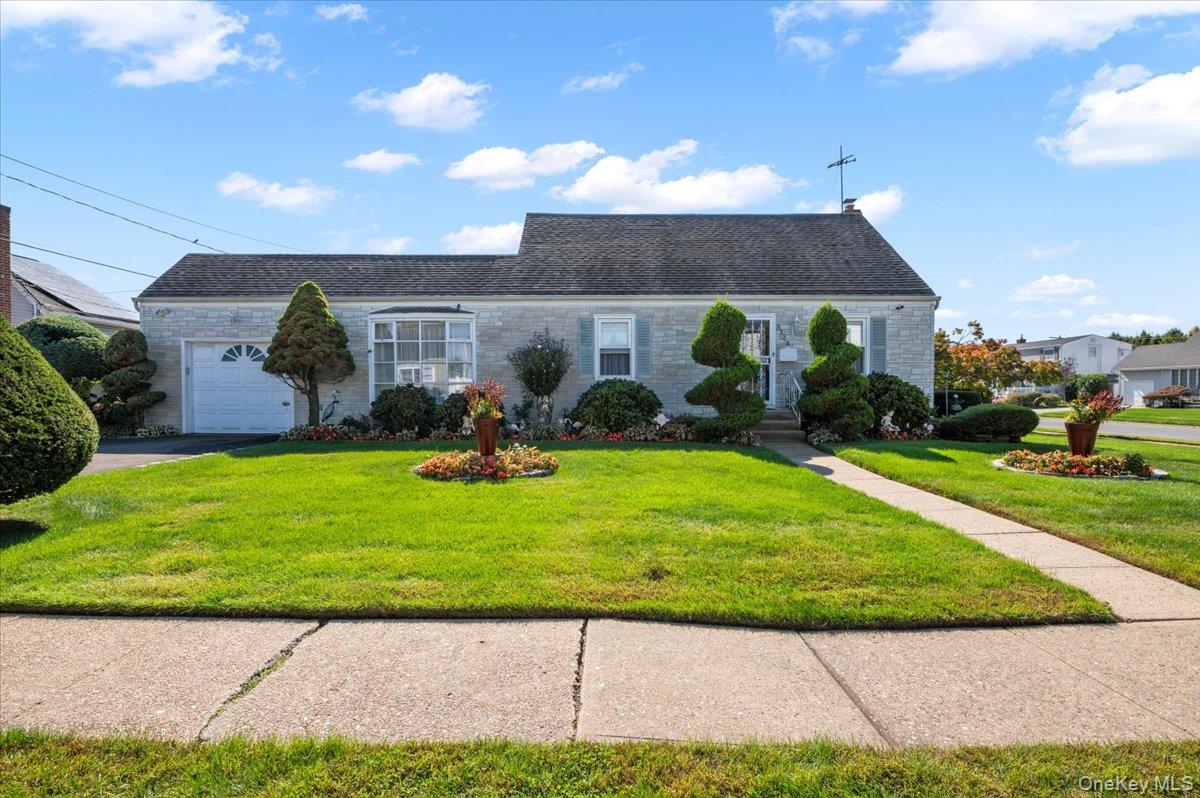 #1 photo, 3520 Mallard Road, Levittown , NY 11756