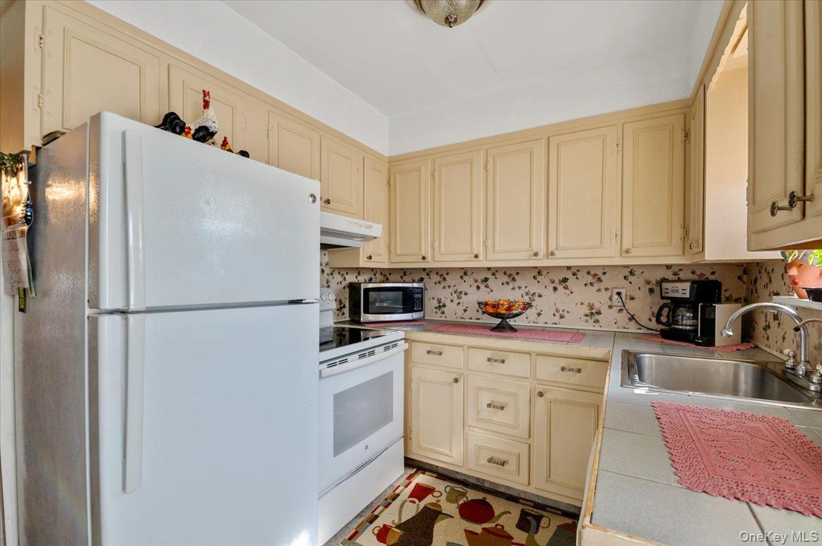 #10 photo, 3520 Mallard Road, Levittown , NY 11756