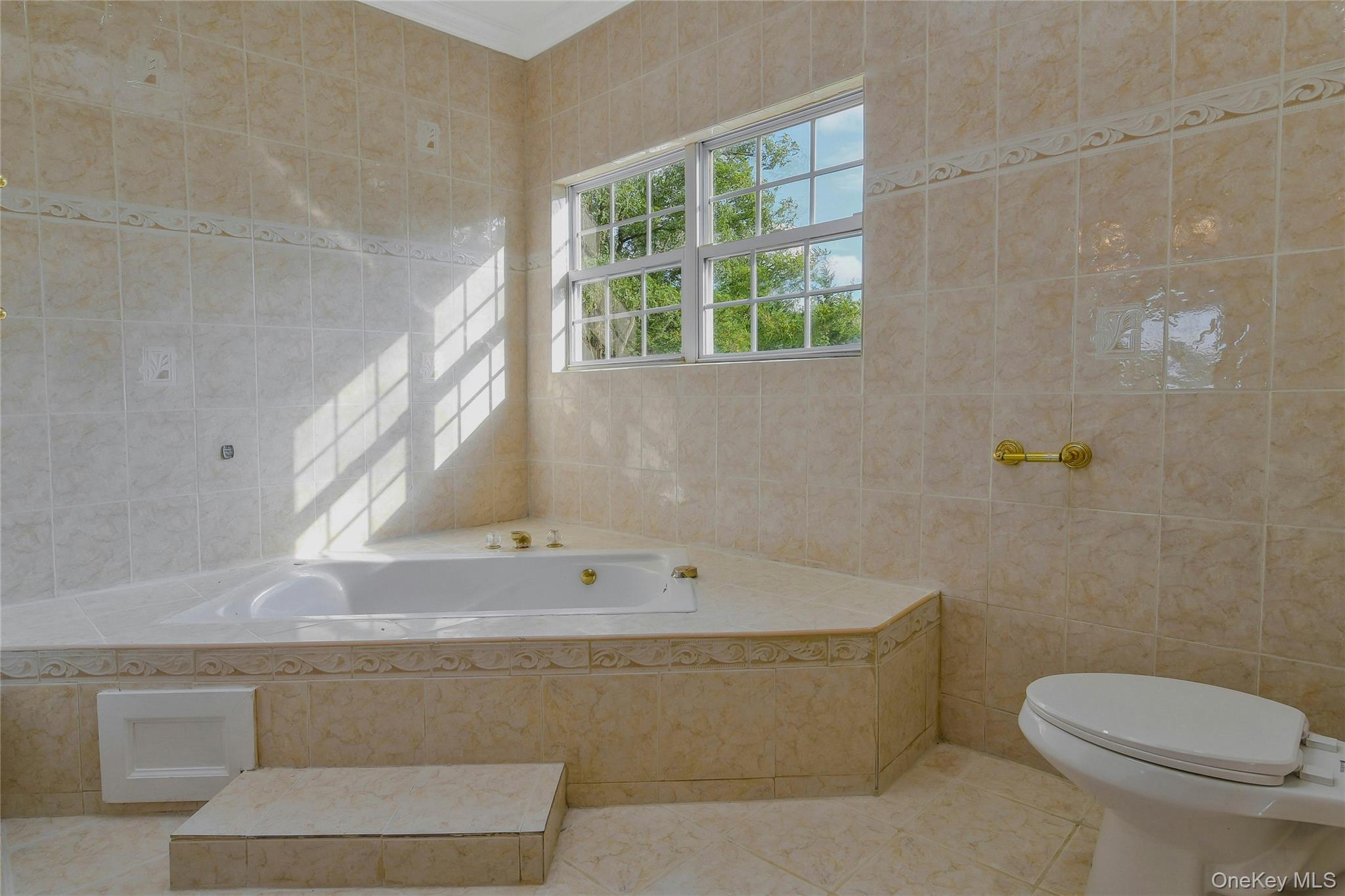 #16 photo, 60 Delamere Street, Huntington , NY 11743