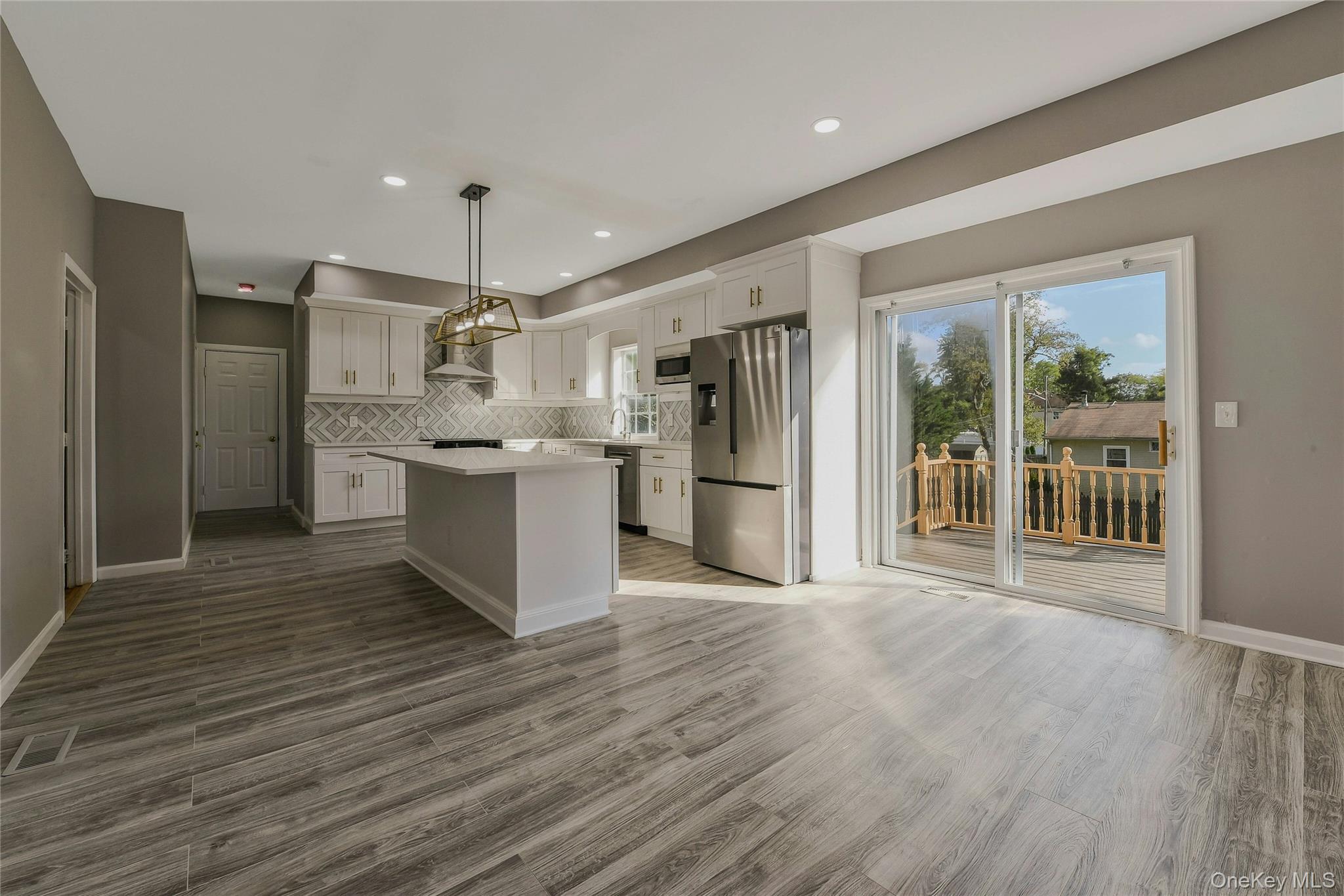 #7 photo, 60 Delamere Street, Huntington , NY 11743