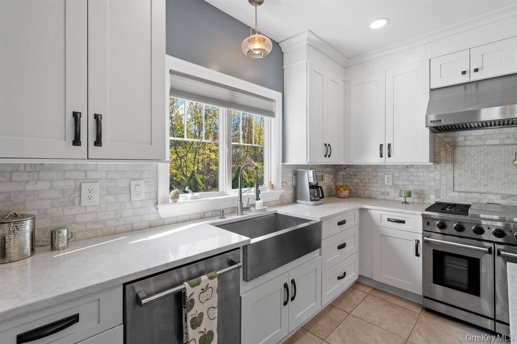 #4 photo, 42 Colonial Ave, Warwick , NY 10990