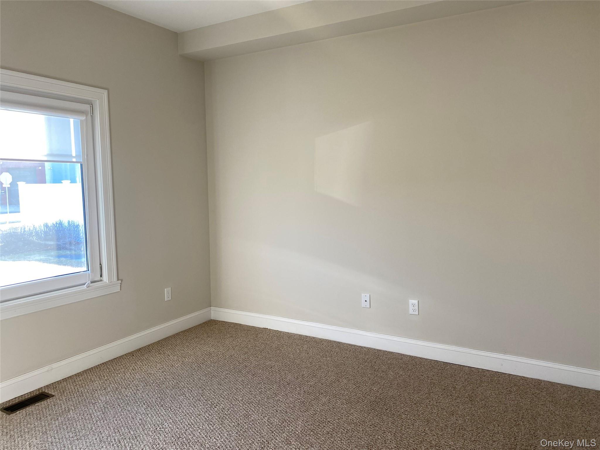 #12 photo, 515 Jackson Avenue, サフォーク郡 Lindenhurst , NY 11757