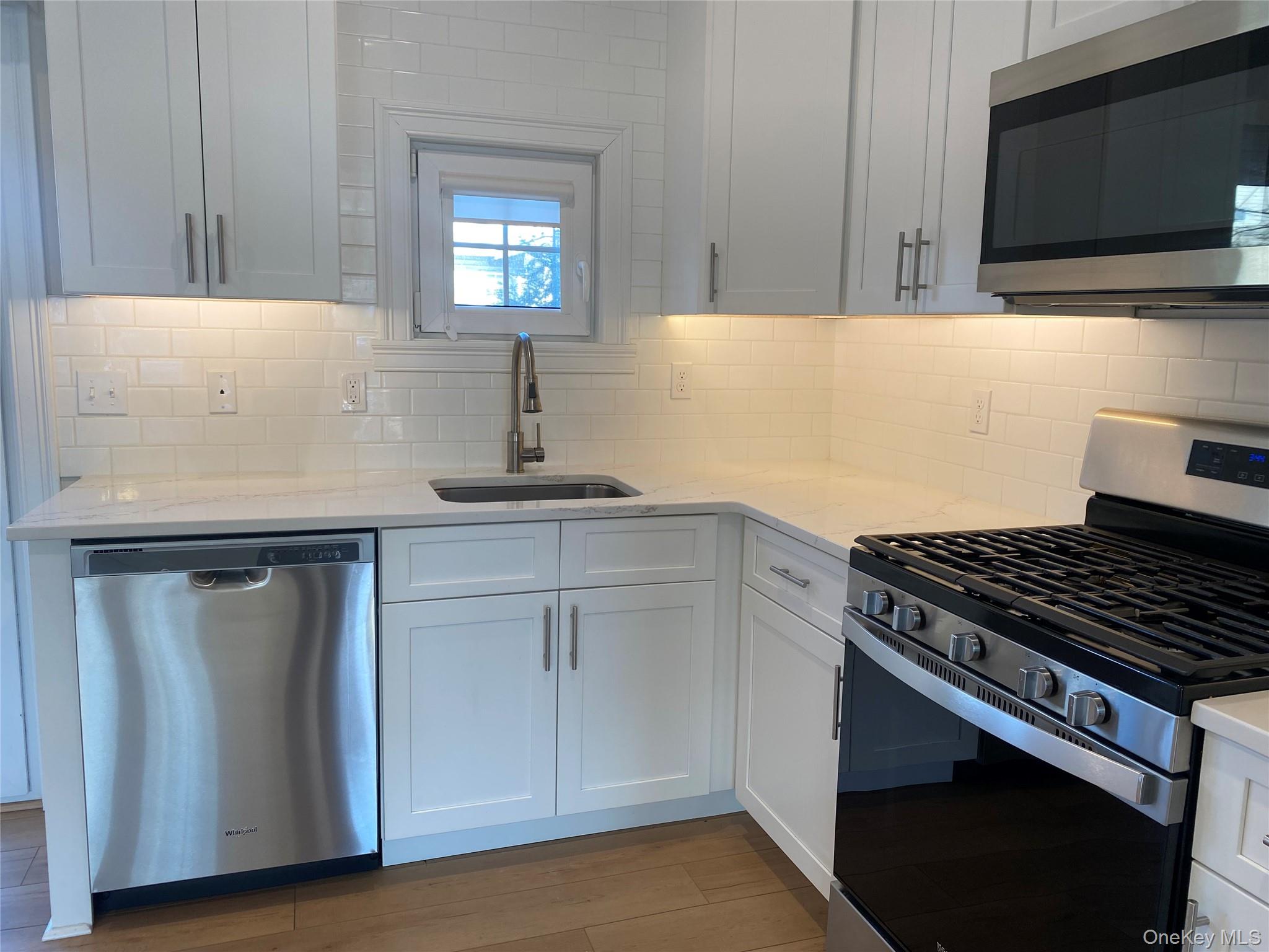 #3 photo, 515 Jackson Avenue, サフォーク郡 Lindenhurst , NY 11757