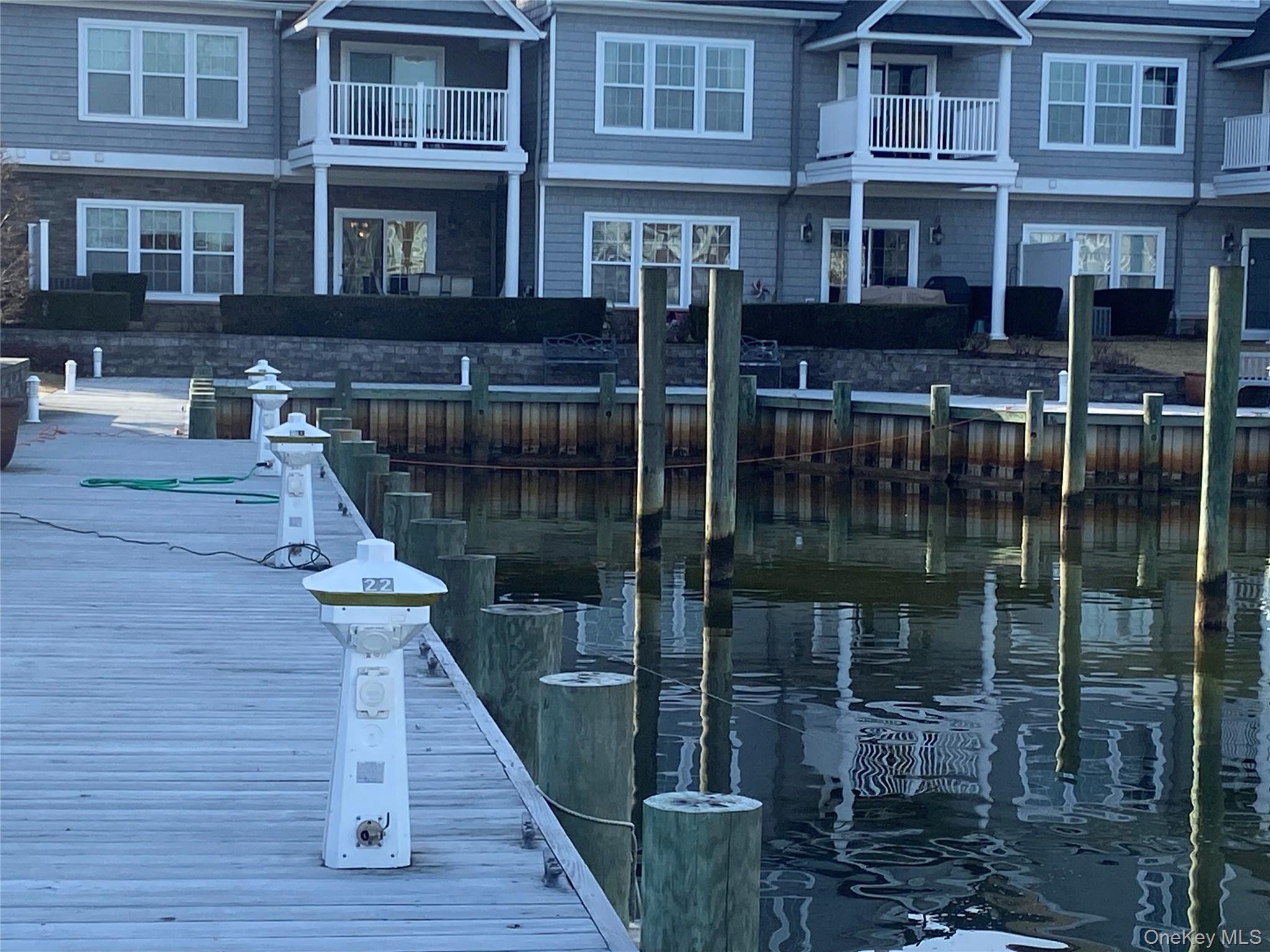 #3 photo, 16 Nicole Court, サフォーク郡 Copiague , NY 11726