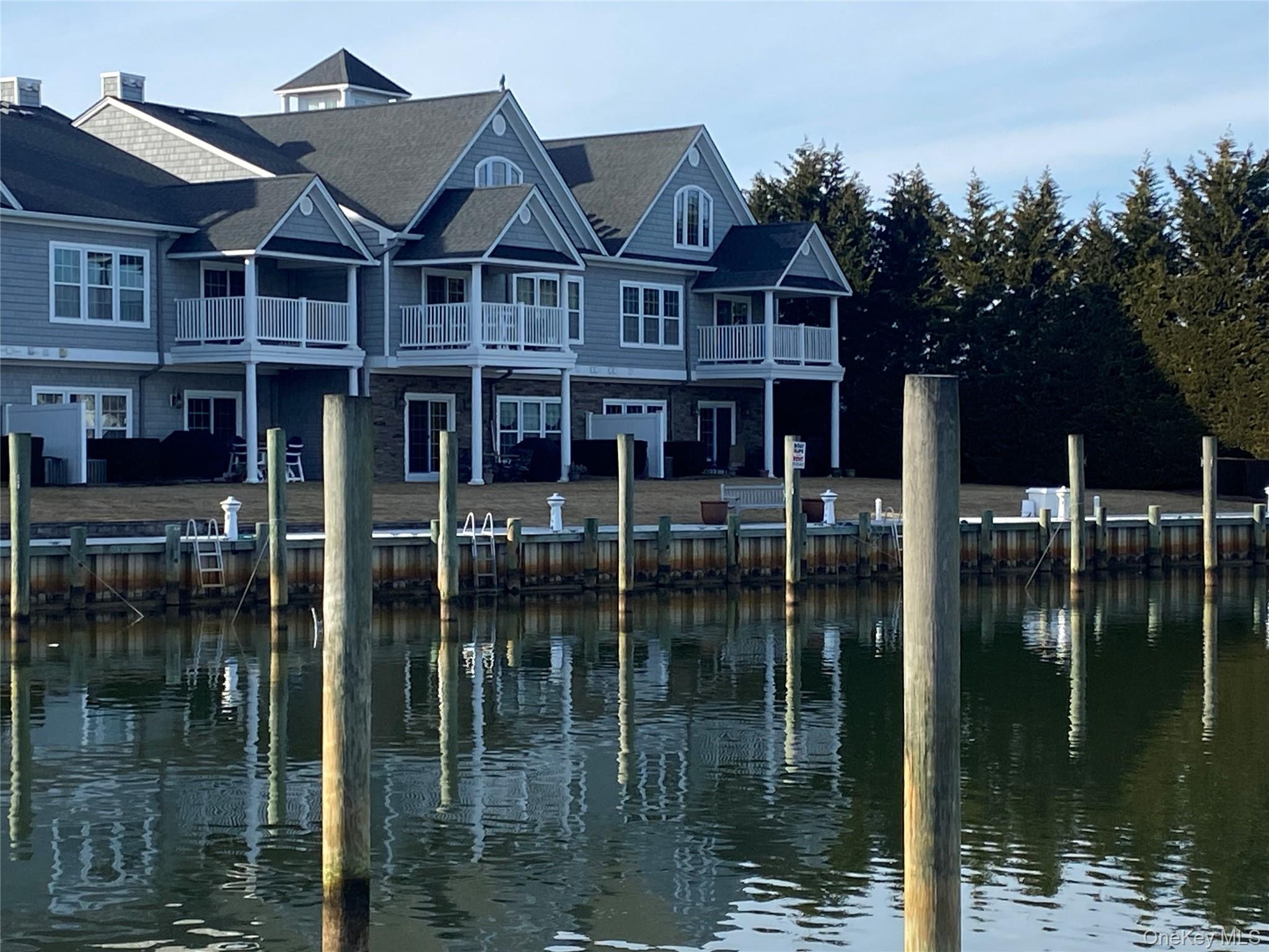 #4 photo, 16 Nicole Court, サフォーク郡 Copiague , NY 11726